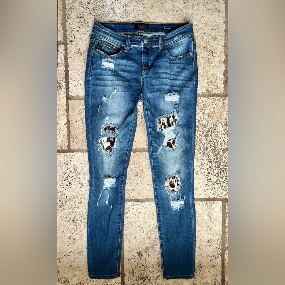 Womens Jeans Size 9 29 Skinny Leopard Print Patches Distressed Judy blue - Picture 3 of 10